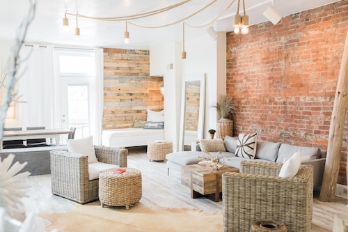 Upea ylellinen Brownstone - kaiken sydämessä!