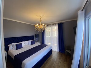 4 Azul/5 Pateo - Standard Double Room, Private Bathroom, Partial Ocean View | 1 bedroom, memory foam beds, in-room safe, individually decorated - Quinta dos Bravos (Ribeira Grande)