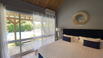 8 Piscina/9 Iuca - Standard Double Room, 1 King Bed, Private Bathroom | 1 chambre, matelas mémoire de forme, coffres-forts dans les chambres