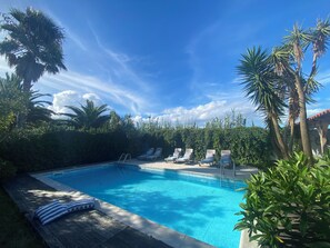 Outdoor pool, open 10:00 AM to 8:00 PM, sun loungers - Quinta dos Bravos (Ribeira Grande)