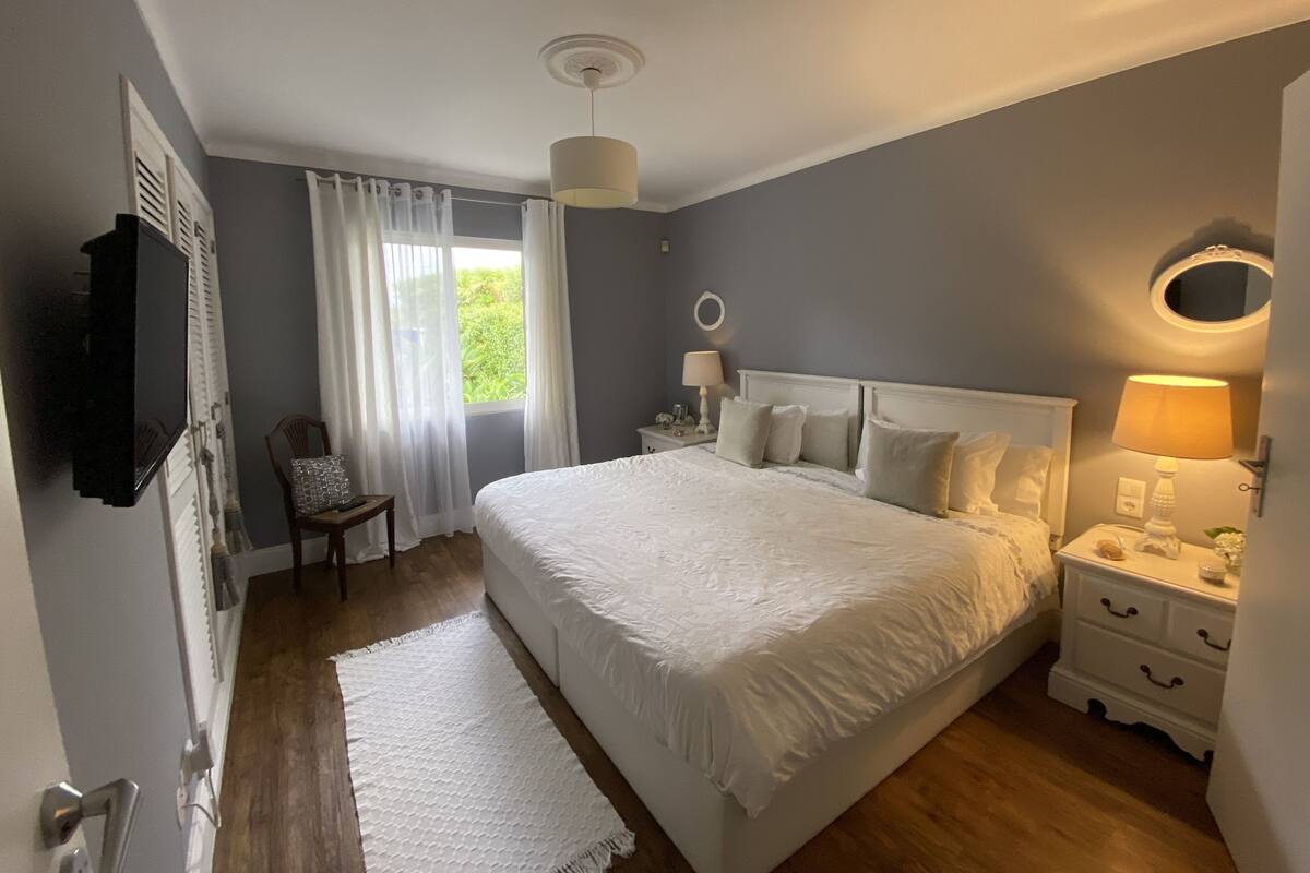 1 Hortensias - Standard Double Room, Private Bathroom, Courtyard View | 1 soverom, memory foam-senger, safe på rommet og strykejern/-brett