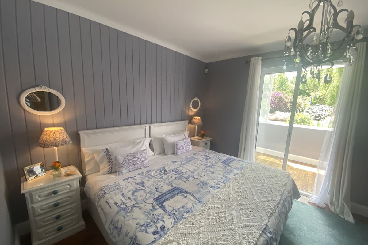 2 Bela Luz/3 Jardim - Double Room, Balcony, Garden View | 1 slaapkamer, bedden met traagschuimmatras, een kluis op de kamer