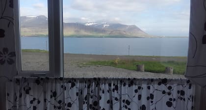 Kúludalsá, ein schönes Bauernhaus in der Nähe der Küste bei Hvalfjordur