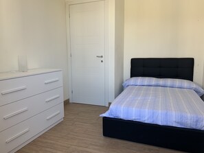 2 Schlafzimmer, Bügeleisen/Bügelbrett, Bettwäsche