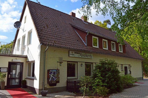 ด้านหน้าที่พัก