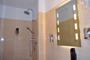 ห้องดีลักซ์ดับเบิล, วิวเมือง | ห้องน้ำ | ฝักบัว, เรนชาวเวอร์, ของใช้ในห้องน้ำ��ฟรี, ไดร์เป่าผม