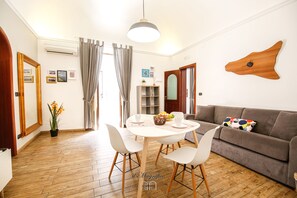 Dining - The Magnificent Apartment (Catania)