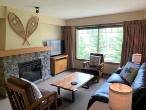 TV, fireplace, offices - Heart of the Rocky Mountains Unexpected Value in the Canadian Rockies 3BR 2BA (Dead Man's Flats)