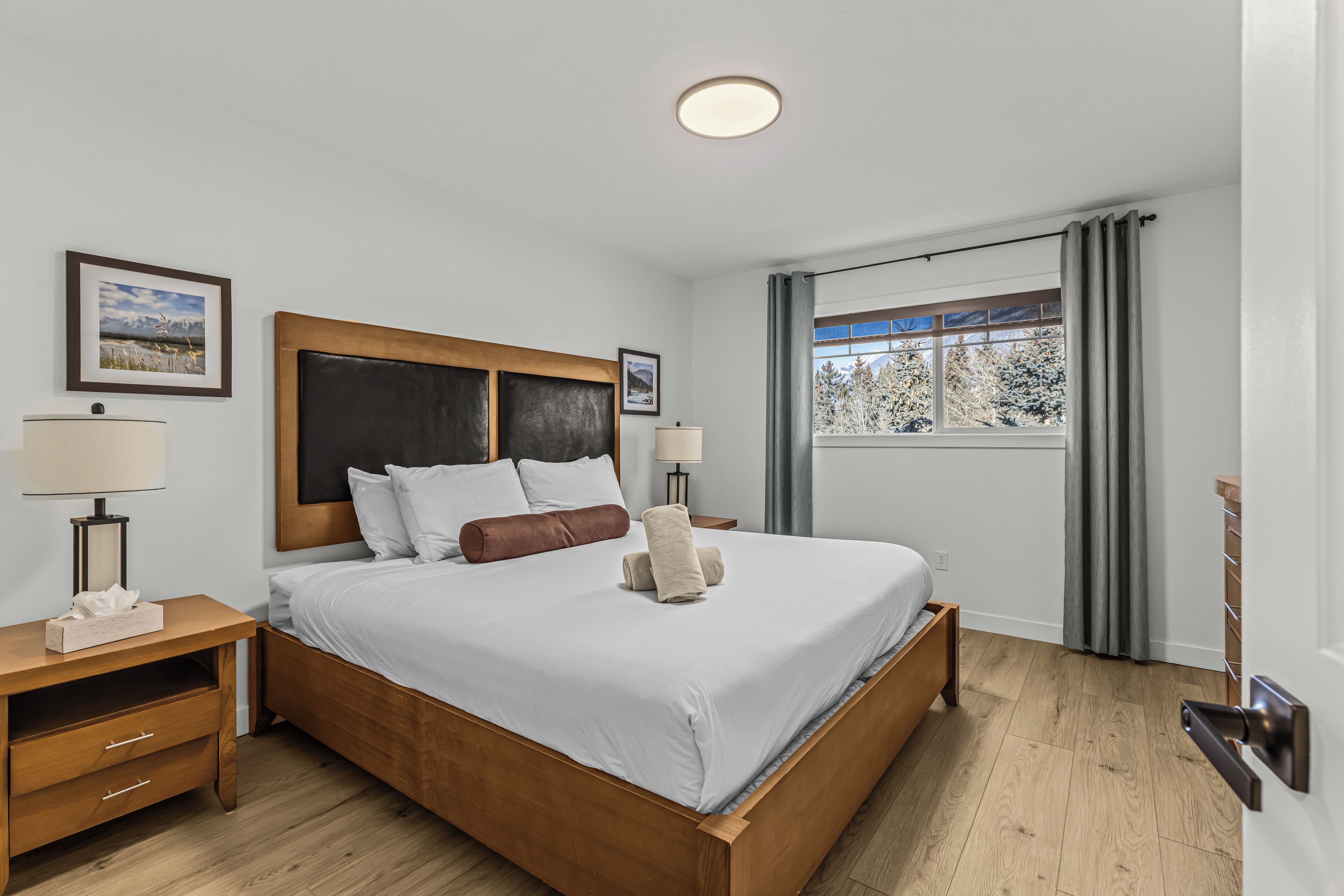 3 slaapkamers, een strijkplank/strijkijzer, reisbedje, gratis wifi