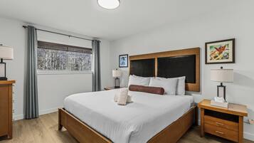 3 dormitoris, planxa i posts de planxar i un bressol de viatge