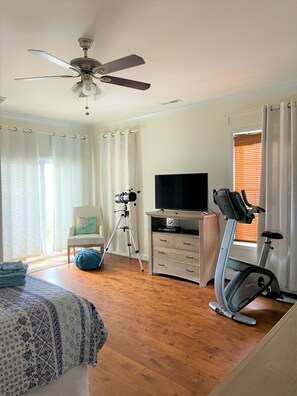 3 bedrooms, desk, iron/ironing board, WiFi