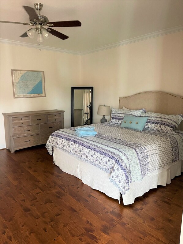 3 habitaciones, escritorio, tabla de planchar con plancha y wifi 