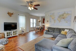 Smart TV, videojuegos, reproductor de DVD y libros 