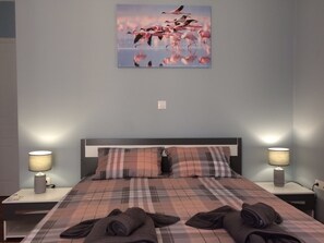 3 soverom, safe på rommet, skrivebord og lydisolert