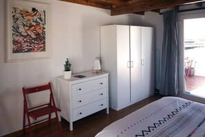 2 habitaciones, cortinas blackout, tabla de planchar con plancha y wifi 