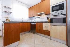 Fridge, microwave, oven, dishwasher - QUEENS 2A Salou center, beach at 300m (Salou)