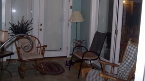A living room with two doors, a lamp, and two rocking chairs. - Light Oak Leaf Cottage (Bar Harbor)