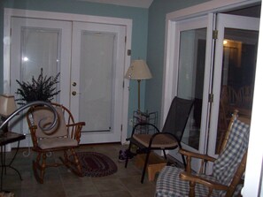 Interior - Light Oak Leaf Cottage (Bar Harbor)