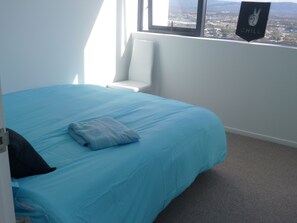 1 bedroom - Gorgeous and spacious  brand new high rise Ocean facing apartment on level 34 (Broadbeach)