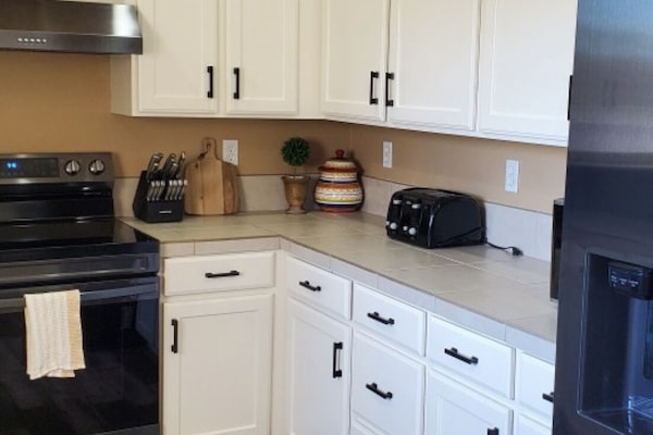 Refrigerador, microondas, horno y parrilla de estufa