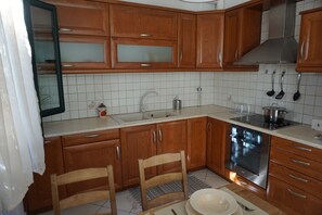 Réfrigérateur, four, cafetière/bouilloire