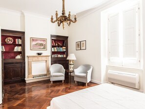 4 bedrooms, iron/ironing board, free WiFi