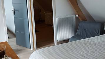 3 bedrooms, iron/ironing board, travel crib, free WiFi