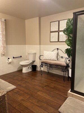 淋浴/盆浴组合、吹风��机、毛巾、肥皂