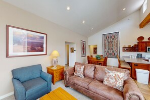 TV, fireplace, DVD player, video library - Comfortable Home with Mountain Views and Shared Seasonal Hot Tub and Pool (Moab)