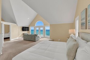 4 bedrooms, free WiFi, bed sheets - Emerald Belle - Gulf Front Home with Ocean Views & Spacious Deck (Miramar Beach)