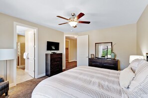 4 bedrooms, iron/ironing board, Internet, bed sheets