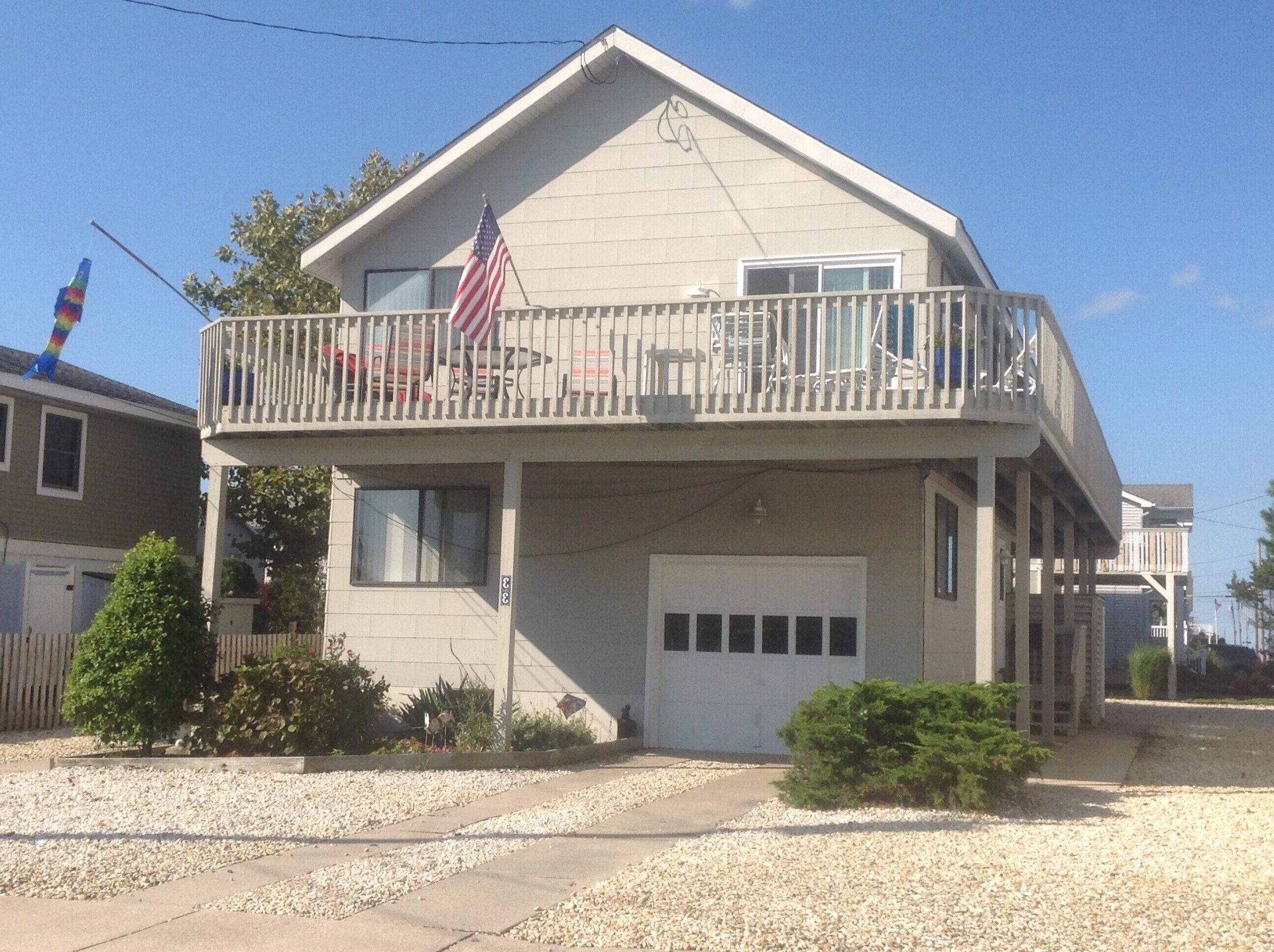 RELAX & UNWIND - Desired quiet north end, conveniently located to the business district and beaches