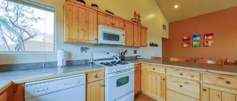 ثلاجة، ميكروويف، فرن، موقد طهي مسطح