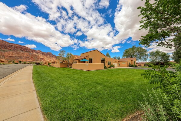 A residential area with a house labeled 'T2' and a well-maintained lawn. - Lovely Townhome with Seasonal Shared Pool and Hot Tub and Mountain Views (Moab)