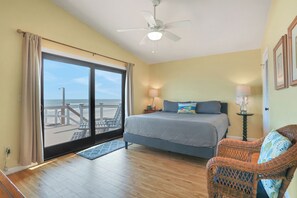 4 makuuhuonetta, työpöytä, silitysrauta/-lauta, ilmainen Wi-Fi