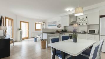 Réfrigérateur, micro-ondes, four, lave-vaisselle