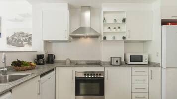 Réfrigérateur, micro-ondes, four, lave-vaisselle