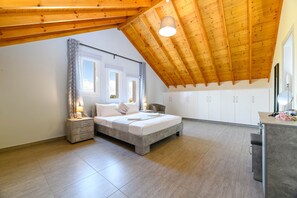 3 bedrooms, in-room safe, iron/ironing board, free WiFi