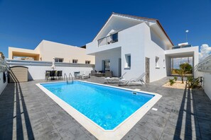 Pool - Villa Olivia - 3 bedroom villa ideal for relaxed family holidays (Xylofagou)