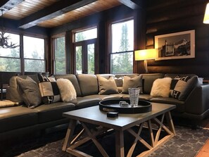 Smart-TV, Kamin, DVD-Player, Musikbibliothek