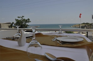 Breakfast, lunch, dinner served; Turkish cuisine