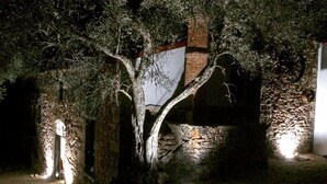 Front of property – evening/night - Quinta do Ragal - Glamping (Fundao)