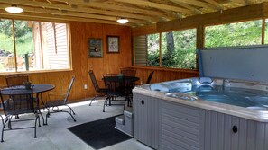 Outdoor dining - Cowboy Cabin @ Trails End - Just 2 blocks from Main Street, Hill City! (Hill City)