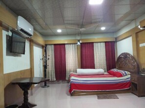 In-room safe, soundproofing, free WiFi - Resort World (Sreemangal)