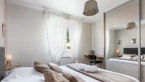 1 chambre, fer et planche à repasser, accès au Wi-Fi (inclus)