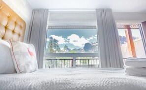 1 bedroom, iron/ironing board, free WiFi - Lamphouse I Double Queen with View Room (Canmore)