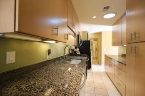 Fridge, microwave, oven, stovetop - Highland Sage: Downtown Oasis, Private Fenced Yard and Relaxing Patio (Durango)