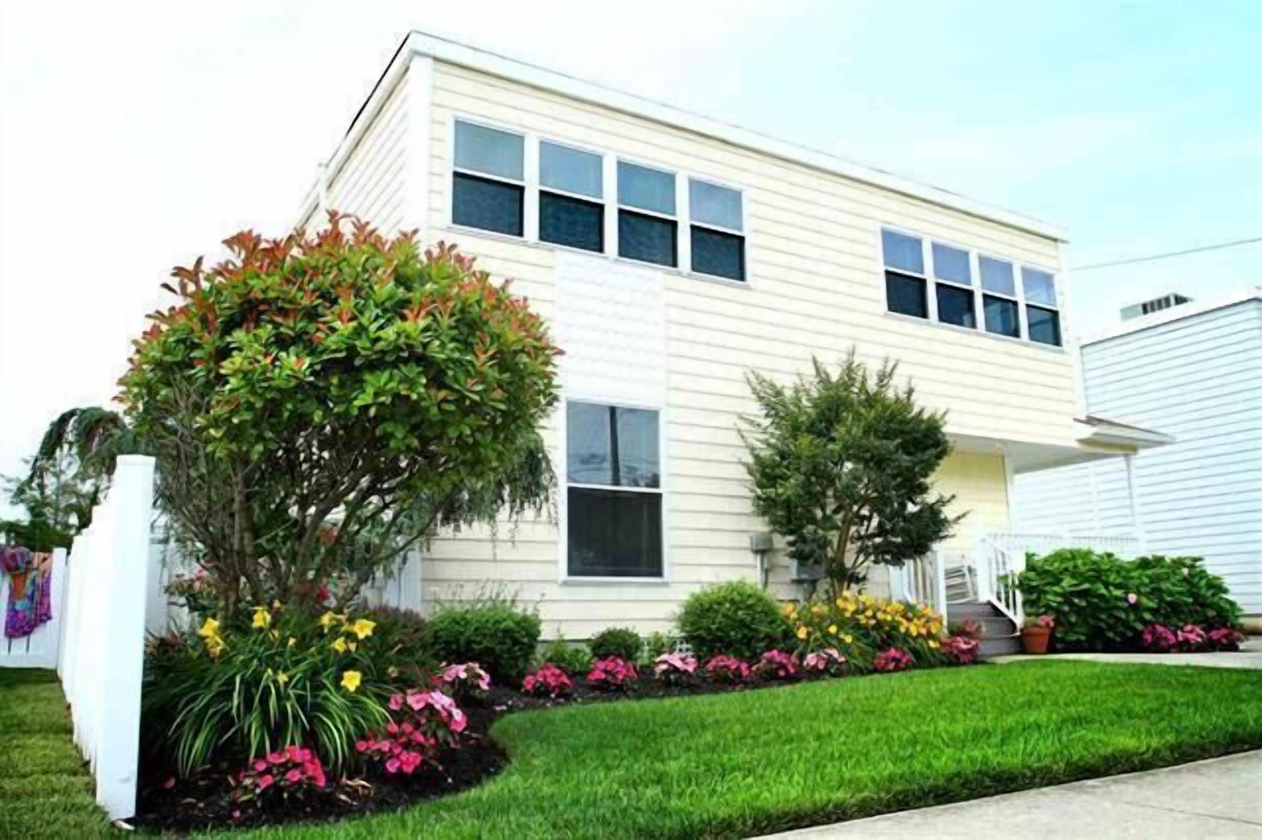 Seascape Community. Enjoy the best of both - 1 block to the beach & 1 block from the center of town
