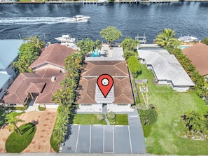 Exterior - Beautiful Waterfront Condo on Canal with Pool & Walk to Beach! Boat Watch! 1b/1b (Pompano Beach)