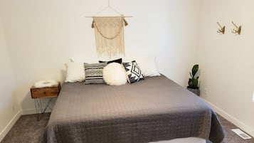 4 makuuhuonetta, työpöytä, silitysrauta/-lauta, Wi-Fi